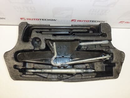 Инструмент, лост, ключ, ухо за теглене Citroën C4 Picasso 6736A3 674418 672594 671809 671739
