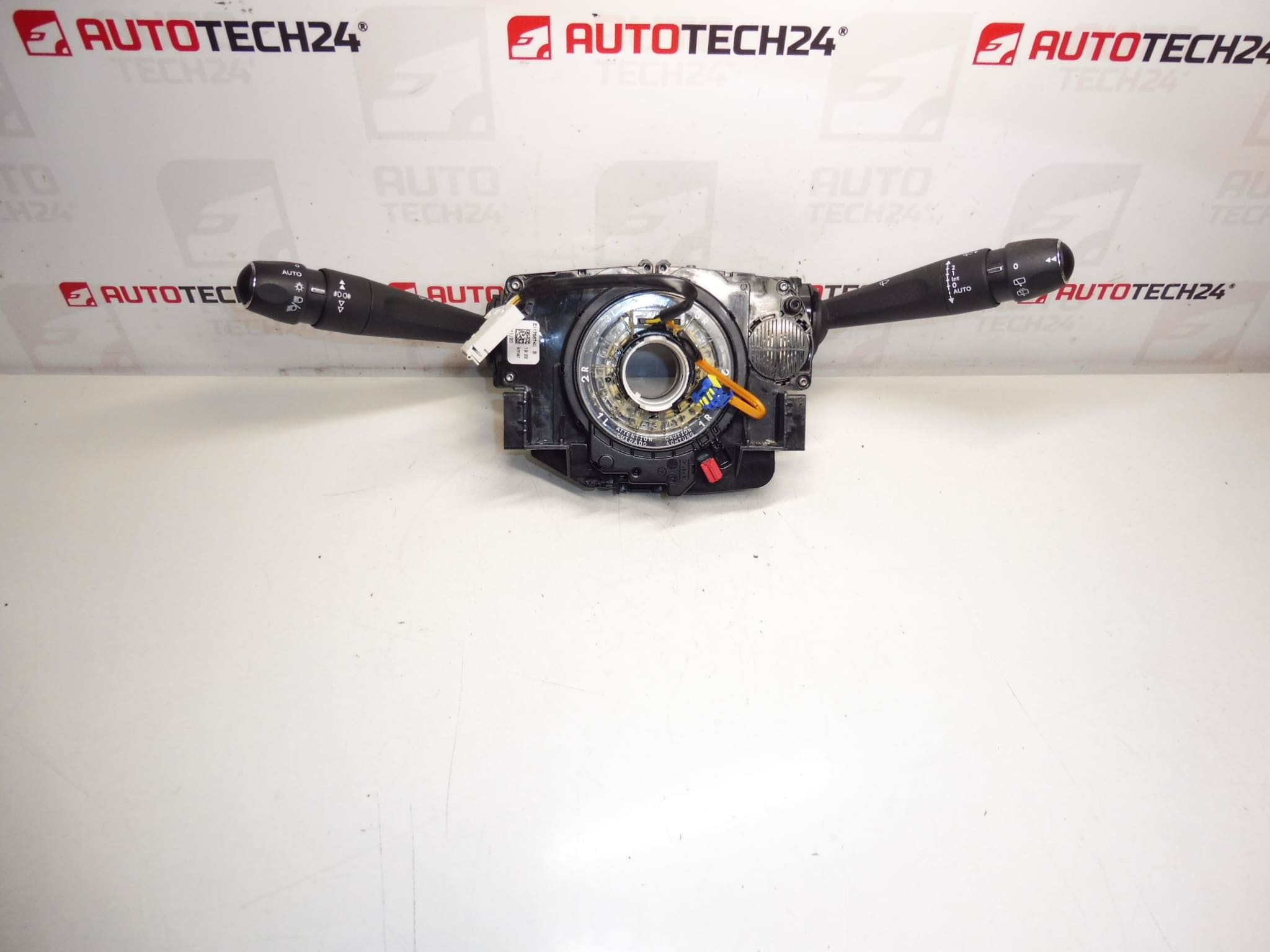 Citroën Peugeot COM2008PV2 Управление на лоста 98180645ZD