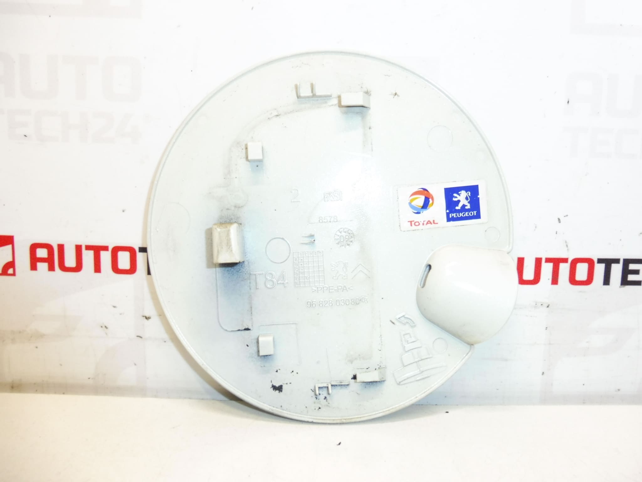 Капачка за резервоар KWED Peugeot 3008 9682803080 1517G9 - Image 2