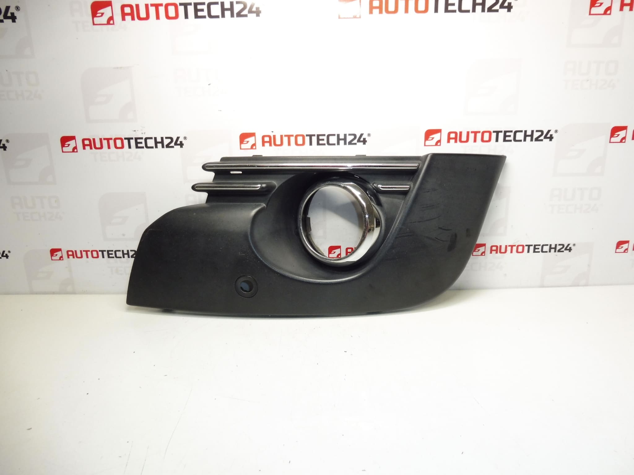 Лява рамка за мъгла Peugeot 3008 9684350277 745316