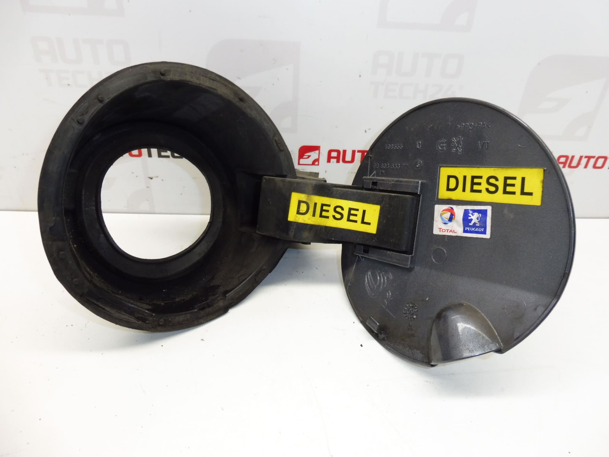 Peugeot 308 KTHB капачка на резервоара 1517F4 151899