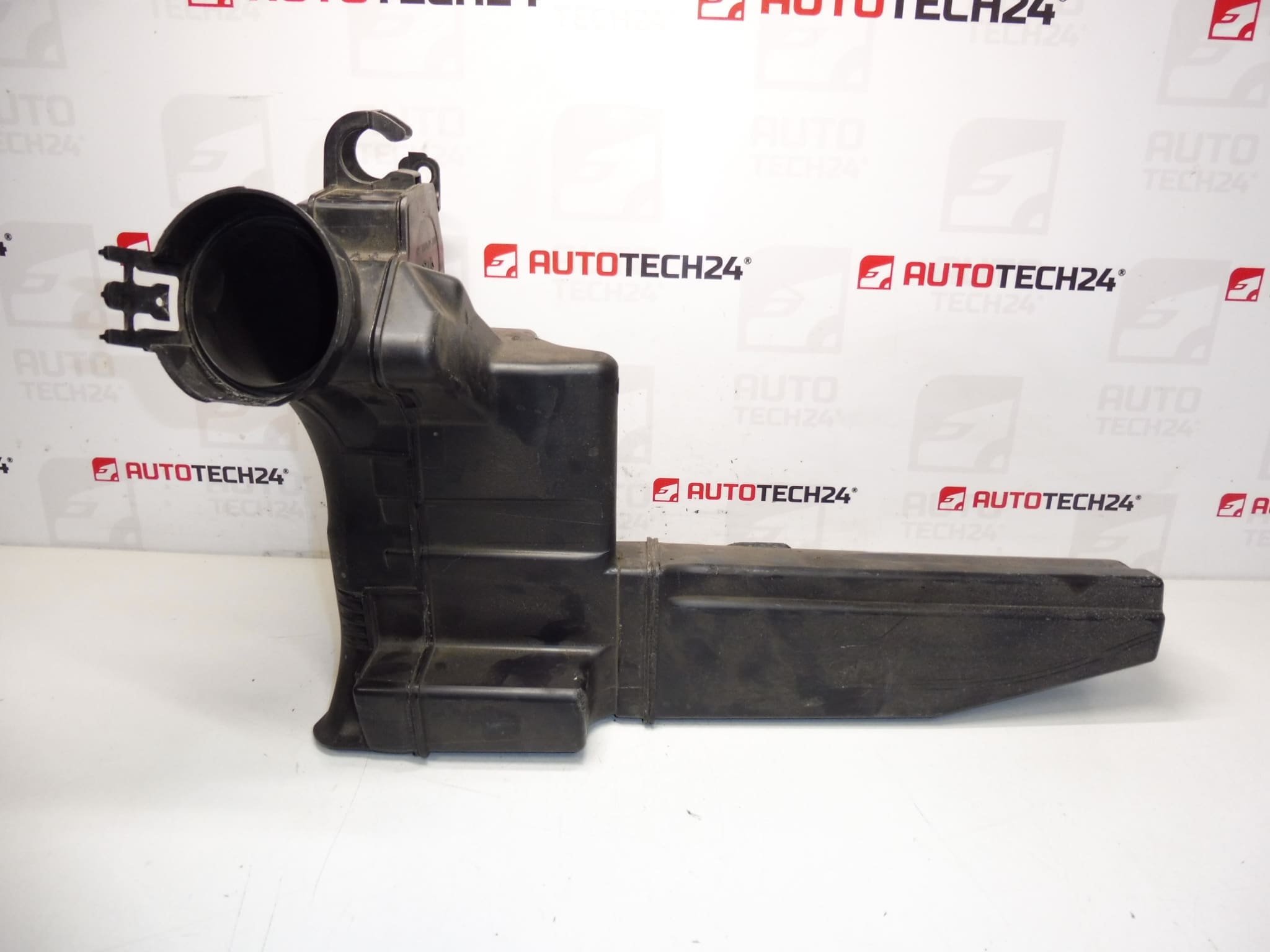 Резонатор за въздухозаборник 1.4 VTI 70 kW 8FS Citroën Peugeot 9683339380 1436Q7 - Image 2